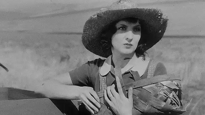 فیلم دختر شهر ساخته مورنائو