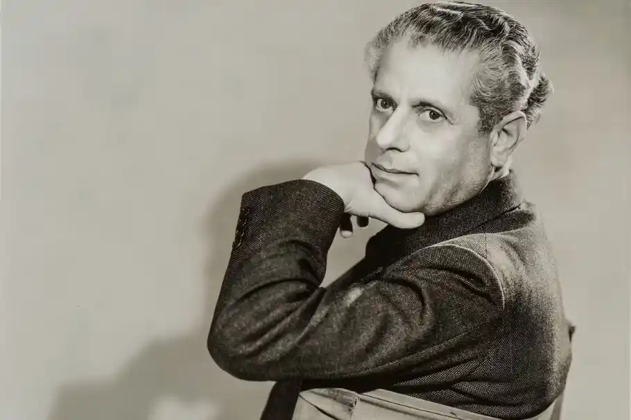 ماکس رینهاردت کارگردان تئاتر آلمانی که مورنائو پیش او کارآموزی کرد